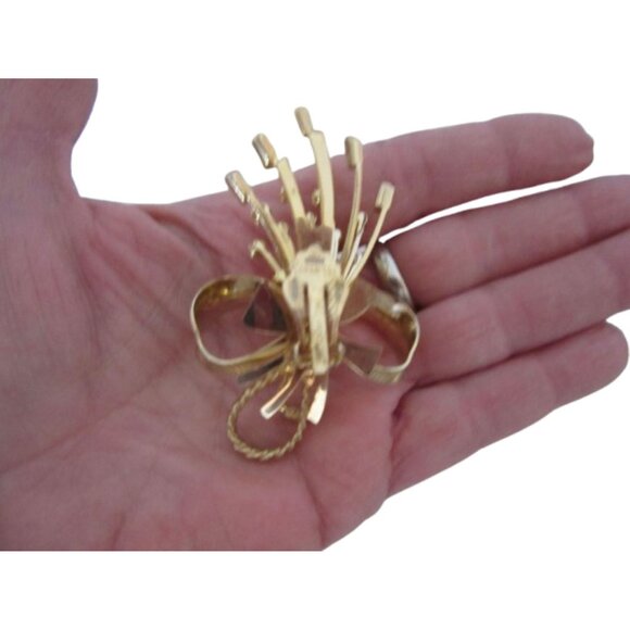 Vintage 60s Sarah Coventry Gold Tone Larger Bows w Clear Rhinestones Clip On Ear - Picture 5 of 5